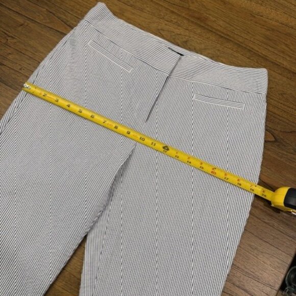 ANN TAYLOR "Kate Fit" Seersucker Capri Pants - Picture 8 of 14